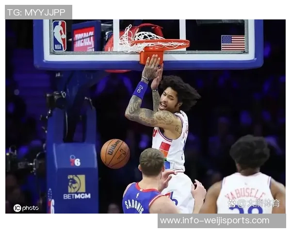 马克西半场表现出色10投6中砍下18分3篮板4助攻尽管有4次失误依然贡献良多