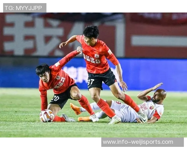 青岛西海岸球员杨希即将加盟上海海港引发关注与期待